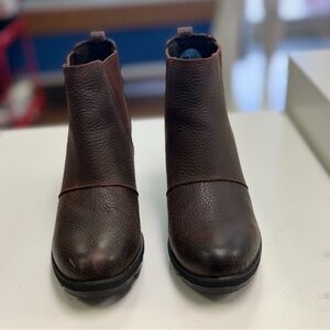 Sorel Women's Dark Brown Leather Ankle Booties.Size 7.6